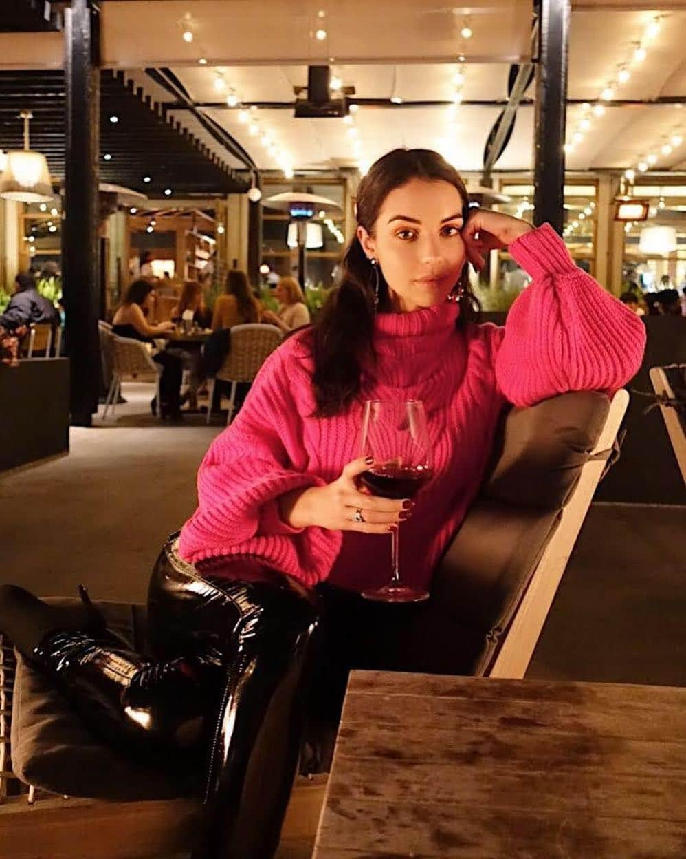 アデレード・ケインさんのインスタグラム写真 - (アデレード・ケインInstagram)「Cheers 🍷 @fashionnova #sponsored」3月31日 3時01分 - adelaidekane