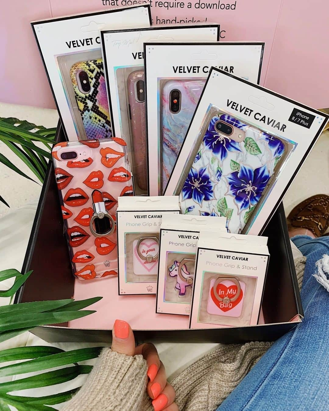 VELVETCAVIARさんのインスタグラム写真 - (VELVETCAVIARInstagram)「🎉 DON'T MISS OUT 🎉 Our 20% OFF SPRING SALE ENDS TONIGHT at midnight! Stock up on your favorite cases for spring and summer. 🌴🌷⠀⠀⠀⠀⠀⠀⠀⠀⠀ ⠀⠀⠀⠀⠀⠀⠀⠀⠀ Share some of your cases you've purchased from the sale below! 👇📱 #velvetcaviar」3月31日 3時01分 - velvetcaviar