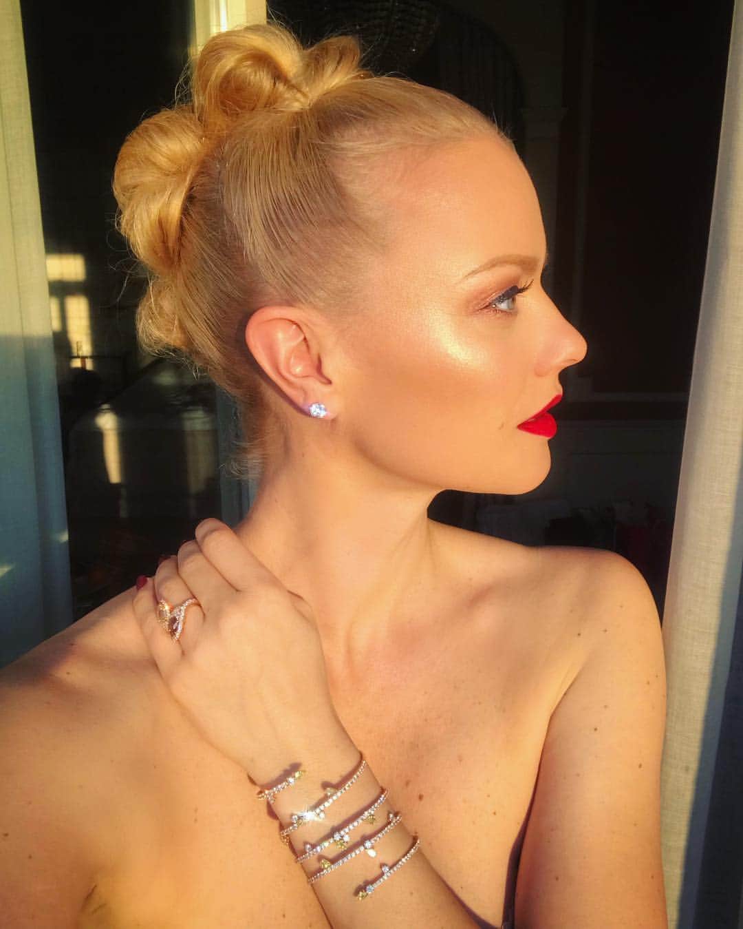 フランツィスカ・クヌッペさんのインスタグラム写真 - (フランツィスカ・クヌッペInstagram)「Glow and shine for @gala_magazin @guj.de #spaawards2019 ❤️💋✨🥂🎶💎 wearing @wempe #jewelry #makeup by me with @und_gretel_cosmetics ᵂᴱᴿᴮᵁᴺᴳ ᵂᴱᴳᴱᴺ ᴺᴬᴹᴱᴺˢ/ᴹᴬᴿᴷᴱᴺᴺᴱᴺᴺᵁᴺᴳ」3月31日 3時09分 - franziskaknuppe
