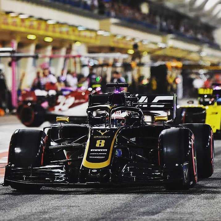 ロマン・グロージャンさんのインスタグラム写真 - (ロマン・グロージャンInstagram)「Good quali for us 💪🇧🇭 #r8g #f1 #bahraingp」3月31日 3時15分 - grosjeanromain