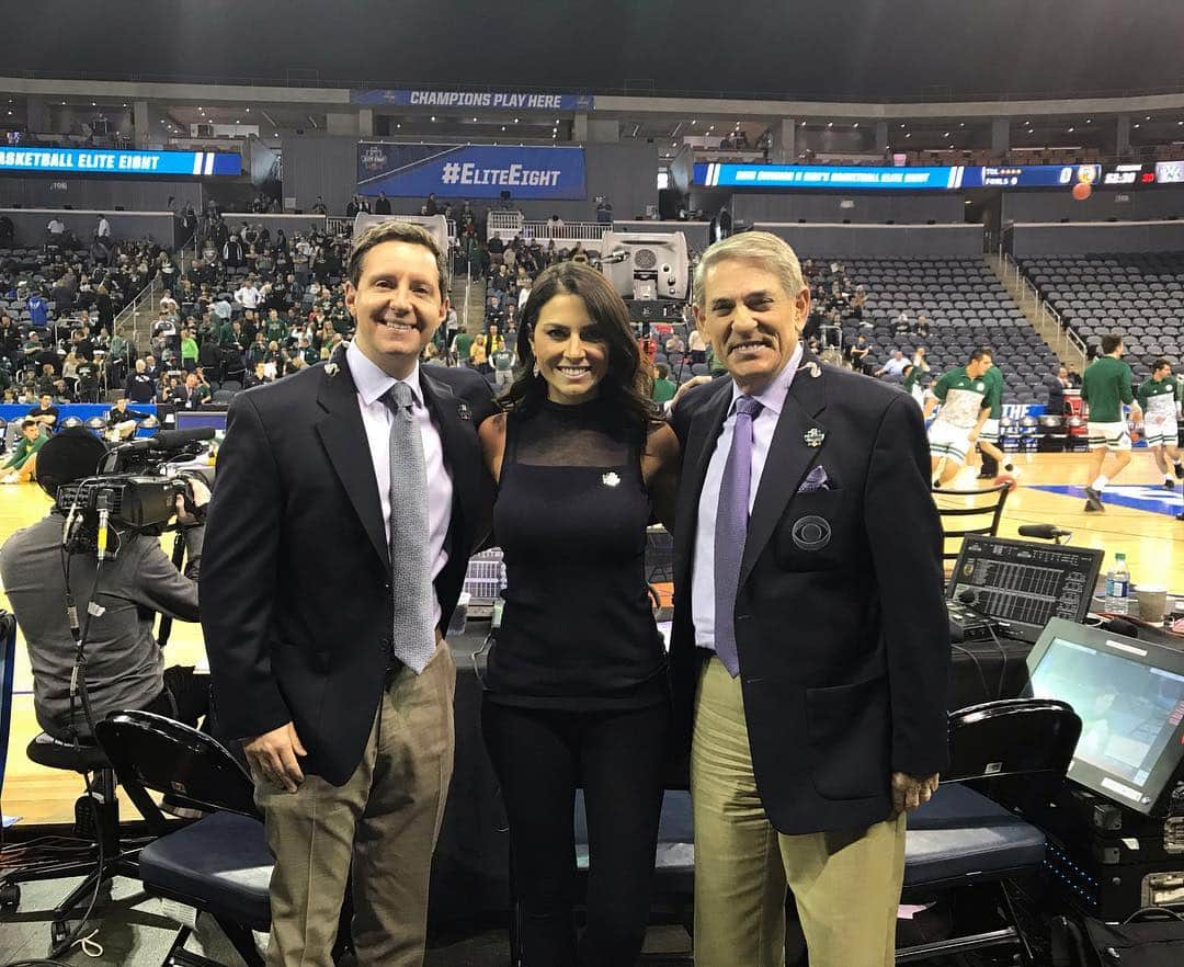 ジェニー・デルさんのインスタグラム写真 - (ジェニー・デルInstagram)「Ready to crown a champion on #CBS! Tune in for The @ncaadii Men’s Basketball National Championship game at 3pm Eastern! #MakeItYours @cbssports」3月31日 3時22分 - jennydell_