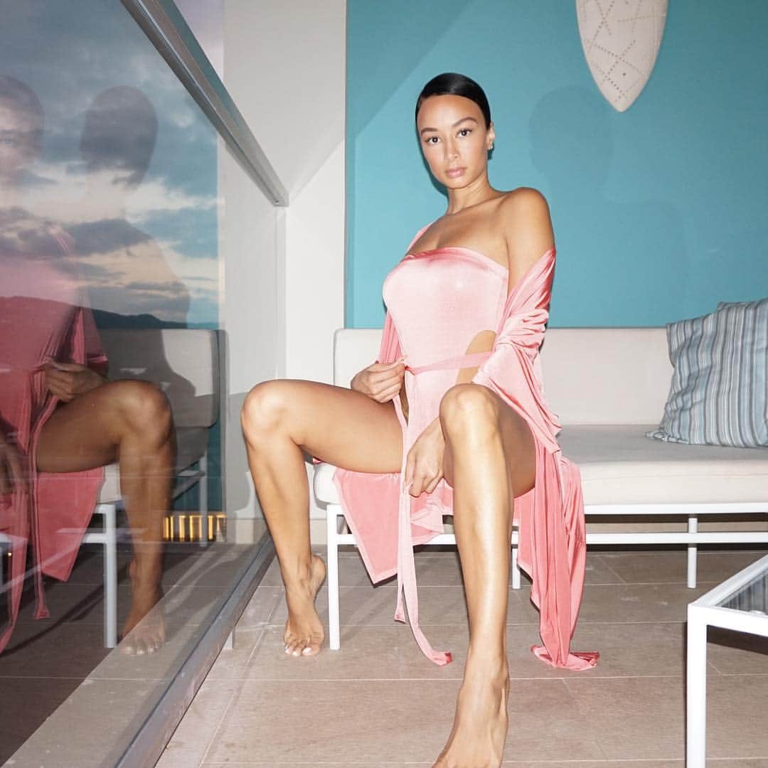 Draya Micheleさんのインスタグラム写真 - (Draya MicheleInstagram)「Me and my self timer having lil fights on vacation.... the blurriest woulda been fire. 😩 @fashionnova」3月31日 3時23分 - drayamichele