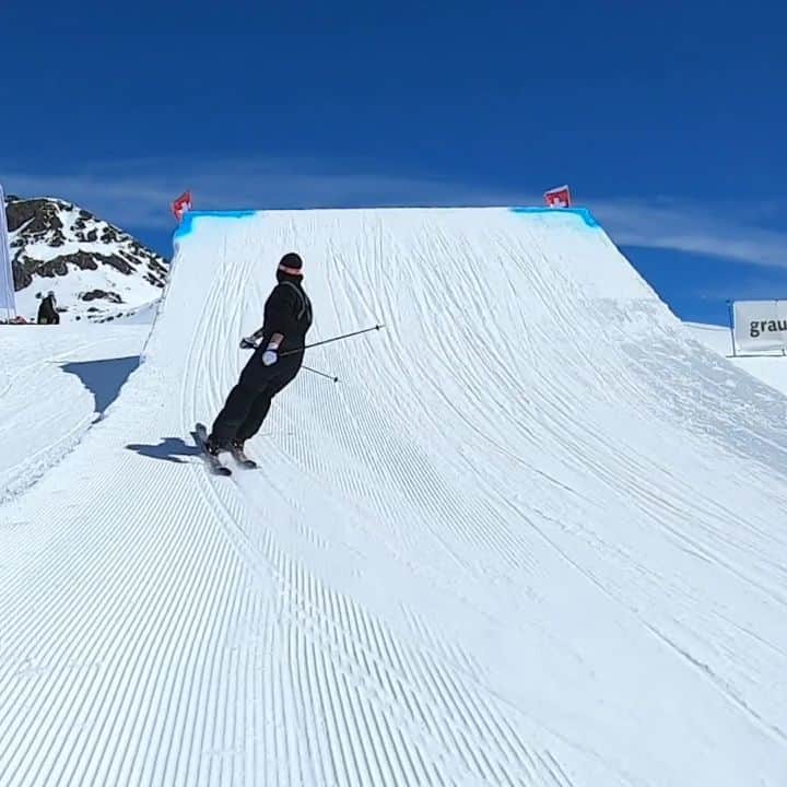 ガス・ケンワージーのインスタグラム：「Two tricks from my slopestyle run at this weekend's World Cup. Swipe up in my story to see the full run! 🤪 @atomicski @smithoptics @monsterenergy @jlindebergofficial @toyotausa」