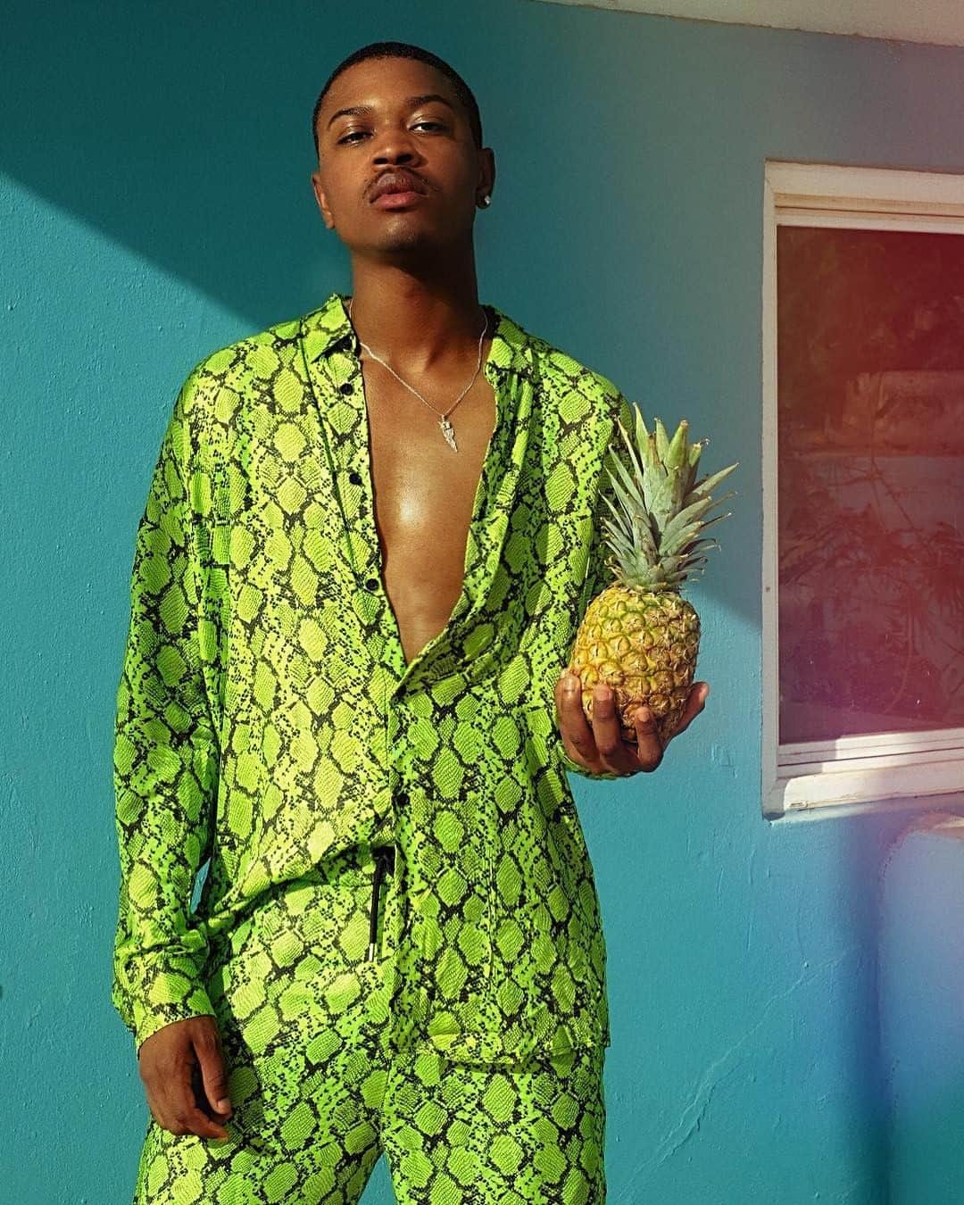 ASOSさんのインスタグラム写真 - (ASOSInstagram)「Arriving to movie night like... 🍍 📸 @princelifted 🔎 Jaded London snake-print shirt (1428296) and trousers (1428651) 🗣 Image description: Prince wearing a green snake-print co-ord」3月31日 3時33分 - asos