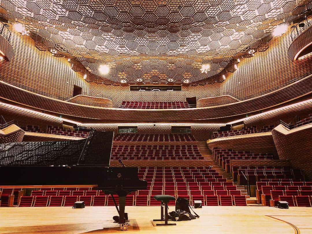 アリス＝紗良・オットさんのインスタグラム写真 - (アリス＝紗良・オットInstagram)「my home for tonight and tomorrow: @laseinemusicale #nightfall」3月31日 3時43分 - alicesaraott_official