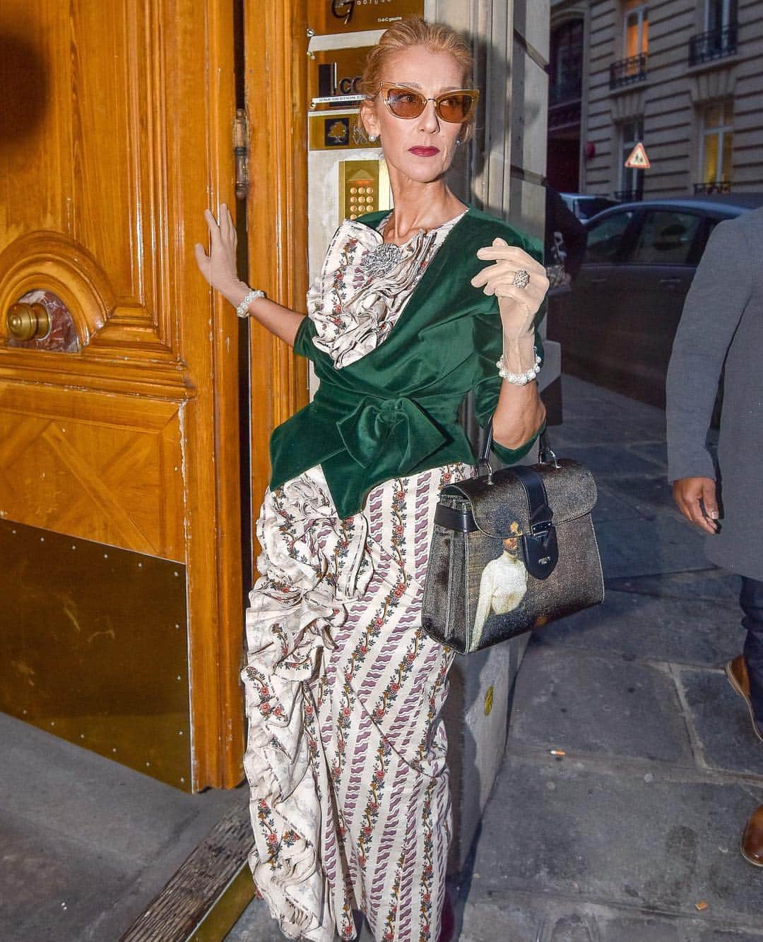E! Onlineさんのインスタグラム写真 - (E! OnlineInstagram)「Near, far, wherever you are Céline Dion turns 51 today, so let's make these moments last forever. 🎉(📷: Getty Images)」3月31日 3時44分 - enews