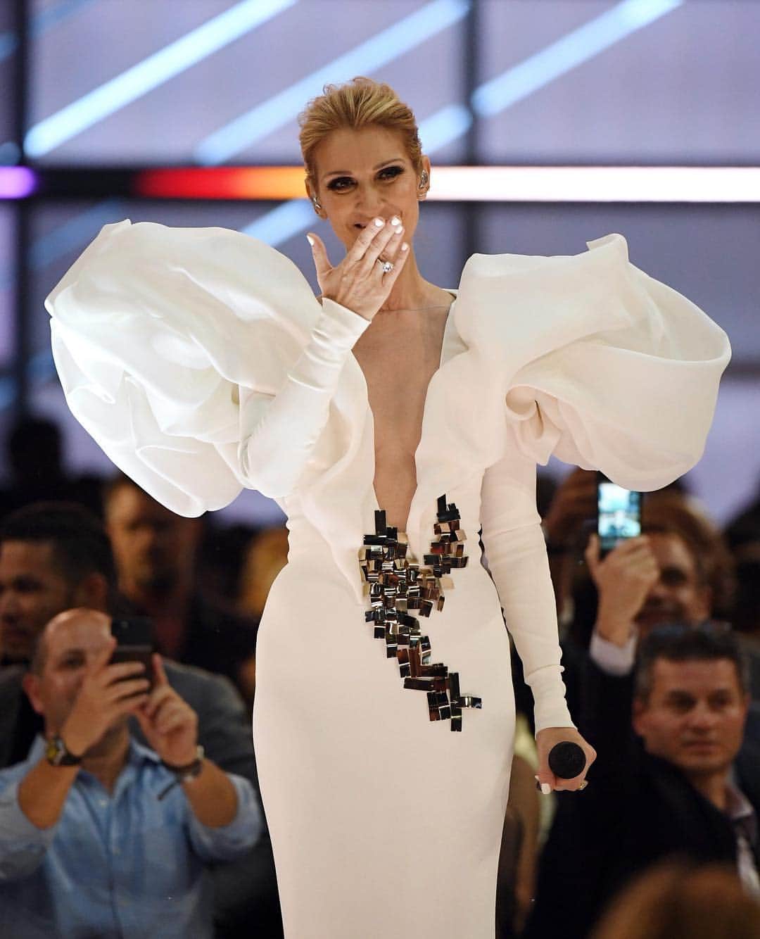 E! Onlineさんのインスタグラム写真 - (E! OnlineInstagram)「Near, far, wherever you are Céline Dion turns 51 today, so let's make these moments last forever. 🎉(📷: Getty Images)」3月31日 3時44分 - enews