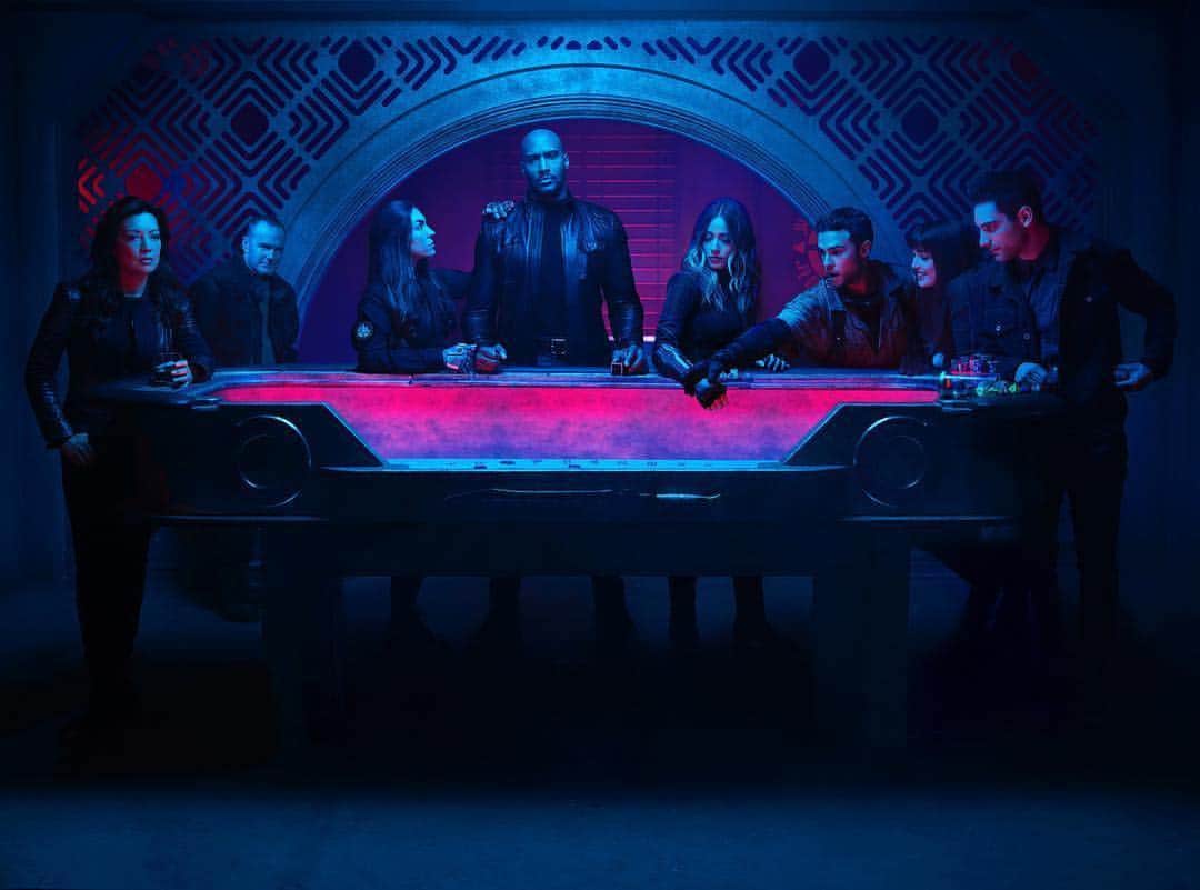 アメリカン・ブロードキャスティング・カンパニーのインスタグラム：「The return of Marvel’s @agentsofshield will be out of this world. Here’s a first look at our Season 6 cast photo. #agentsofshield」