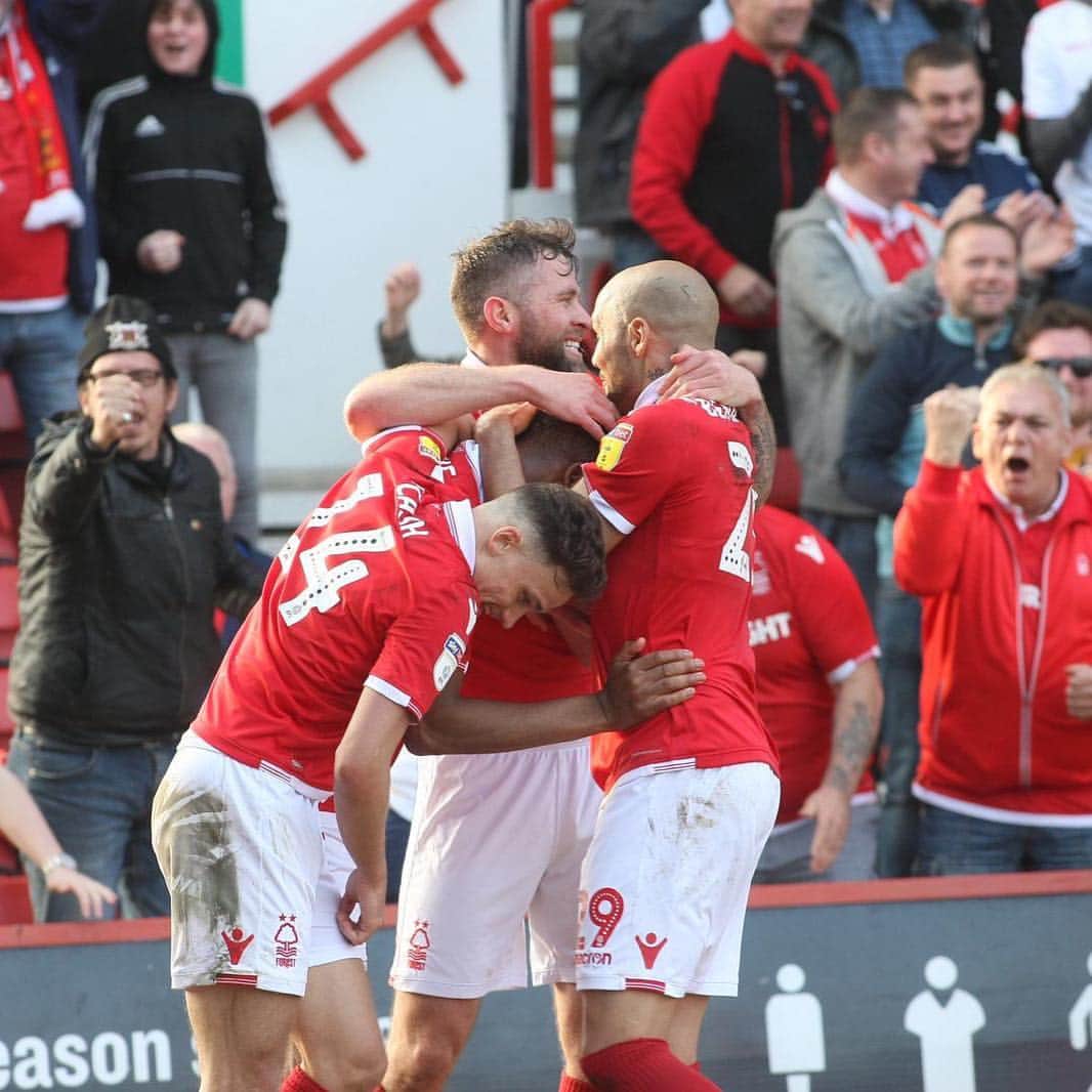 ヨアン・ベナルアンのインスタグラム：「Tough game today , 3points✅ team victory #teamspirit @officialnffc #yb29pablopicasso #hitmanbenalouane #benalouaneborsa #nottingham #nottinghamforest #game 🦅🔴」