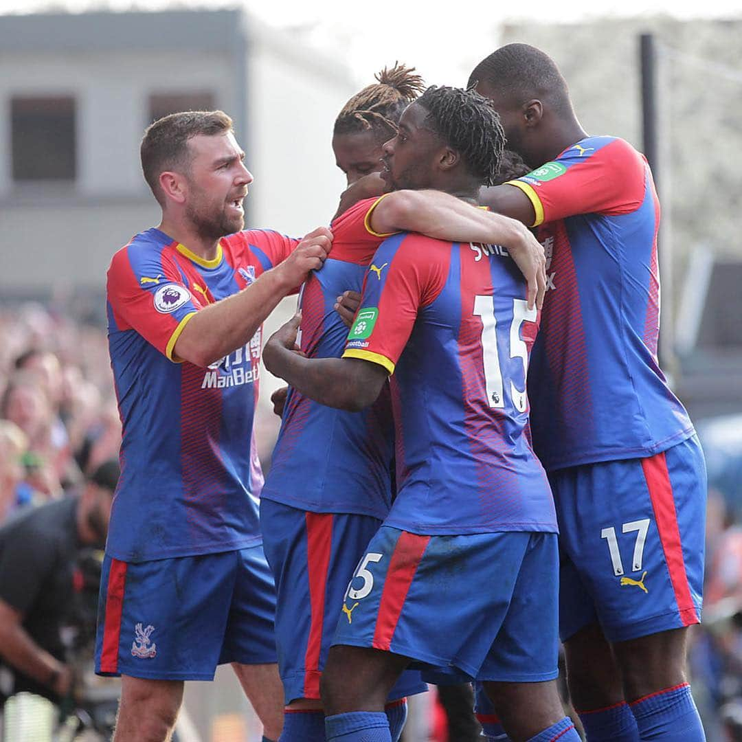 ジェフ・シュルップさんのインスタグラム写真 - (ジェフ・シュルップInstagram)「Not the prettiest of games but a well deserved 3 points! #cpfcfamily ❤️💙」3月31日 4時05分 - jeffreyschlupp