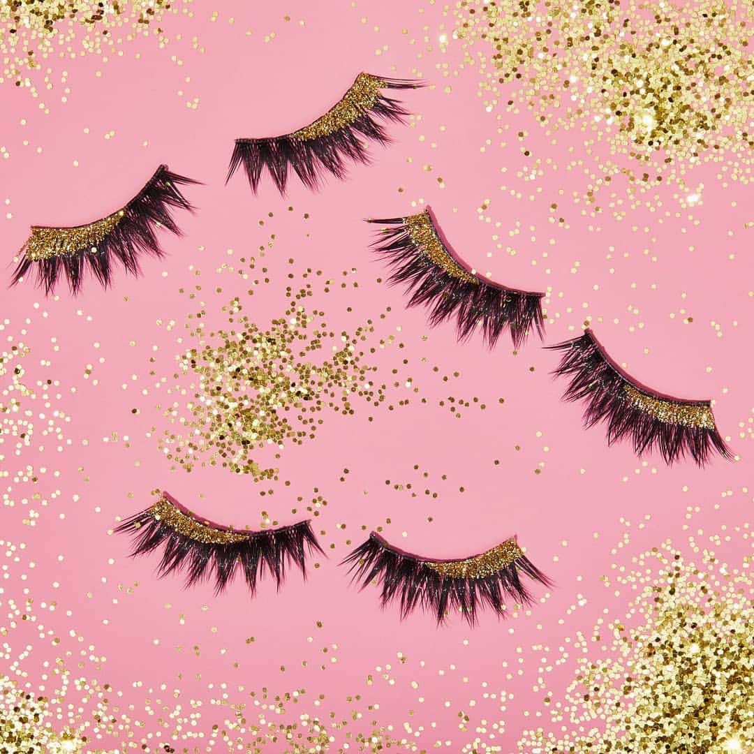 Tarte Cosmeticsさんのインスタグラム写真 - (Tarte CosmeticsInstagram)「Stay sparklin' this #festival szn with our NEW tarteist™ PRO cruelty-free lashes in glitterati! 🌟🌸🎵 These #crueltyfree, #vegan & latex-free falsies are full, fluttery & bold while staying comfortable on the eyes for a MAJOR pop of gold glitter ✨ P.S. Head to our IG stories for a fun festival look using these babies! #naturalartistry #tarteist #rethinknatural #eyelovetarte」3月31日 4時34分 - tartecosmetics