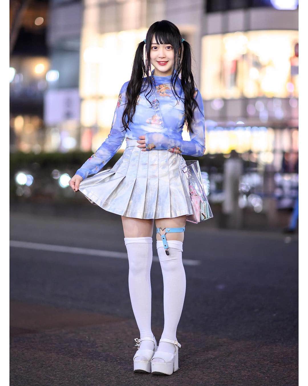 Harajuku Japanさんのインスタグラム写真 - (Harajuku JapanInstagram)「19-year-old Japanese idol - and Hatsune Miku fan - Misuru (@meguharajuku) on the street in Harajuku wearing a Romantic Standard top with a Spinns pleated skirt, heart garter, WEGO Harajuku platforms, and WEGO clear tote bag.」3月31日 4時40分 - tokyofashion