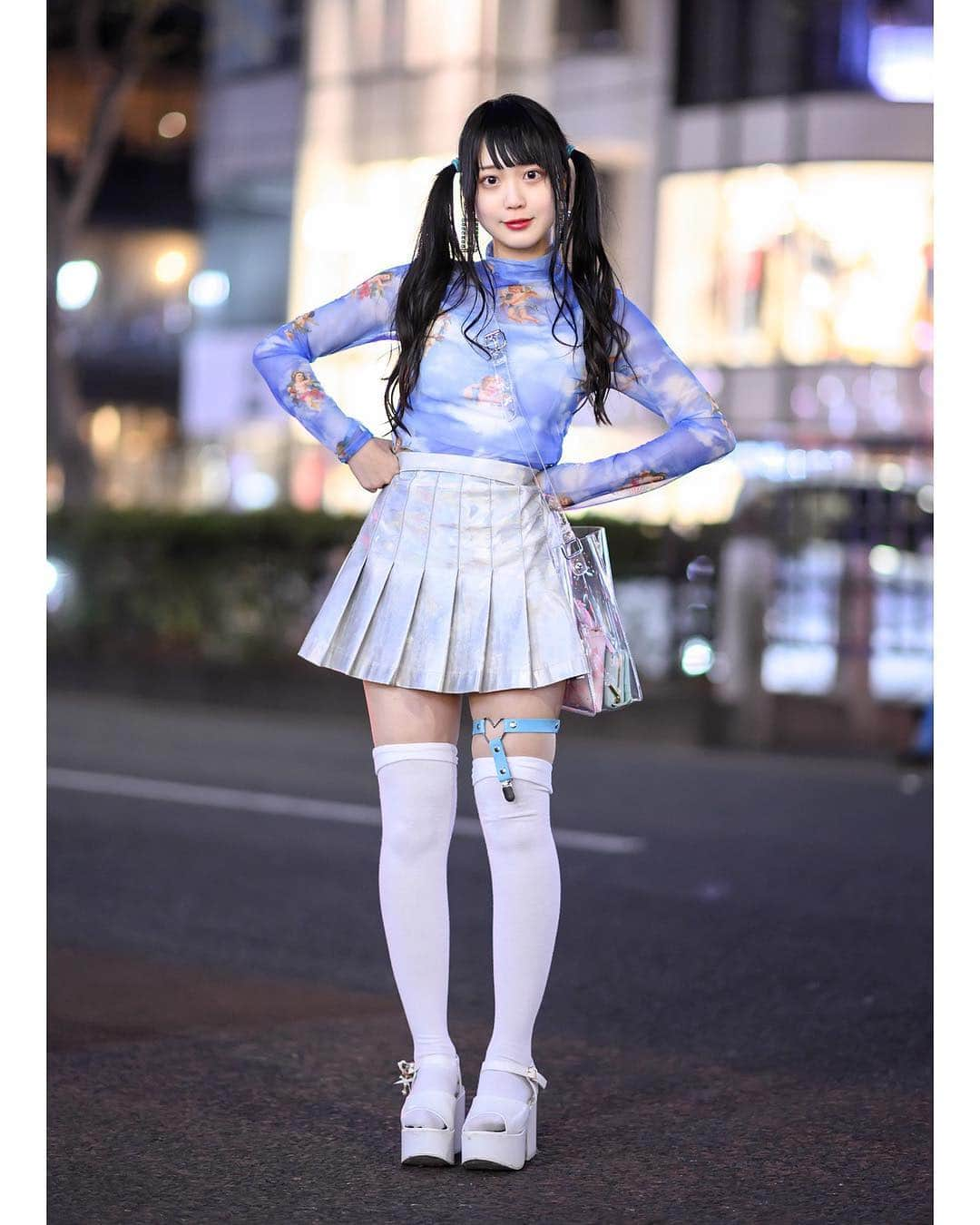 Harajuku Japanさんのインスタグラム写真 - (Harajuku JapanInstagram)「19-year-old Japanese idol - and Hatsune Miku fan - Misuru (@meguharajuku) on the street in Harajuku wearing a Romantic Standard top with a Spinns pleated skirt, heart garter, WEGO Harajuku platforms, and WEGO clear tote bag.」3月31日 4時40分 - tokyofashion