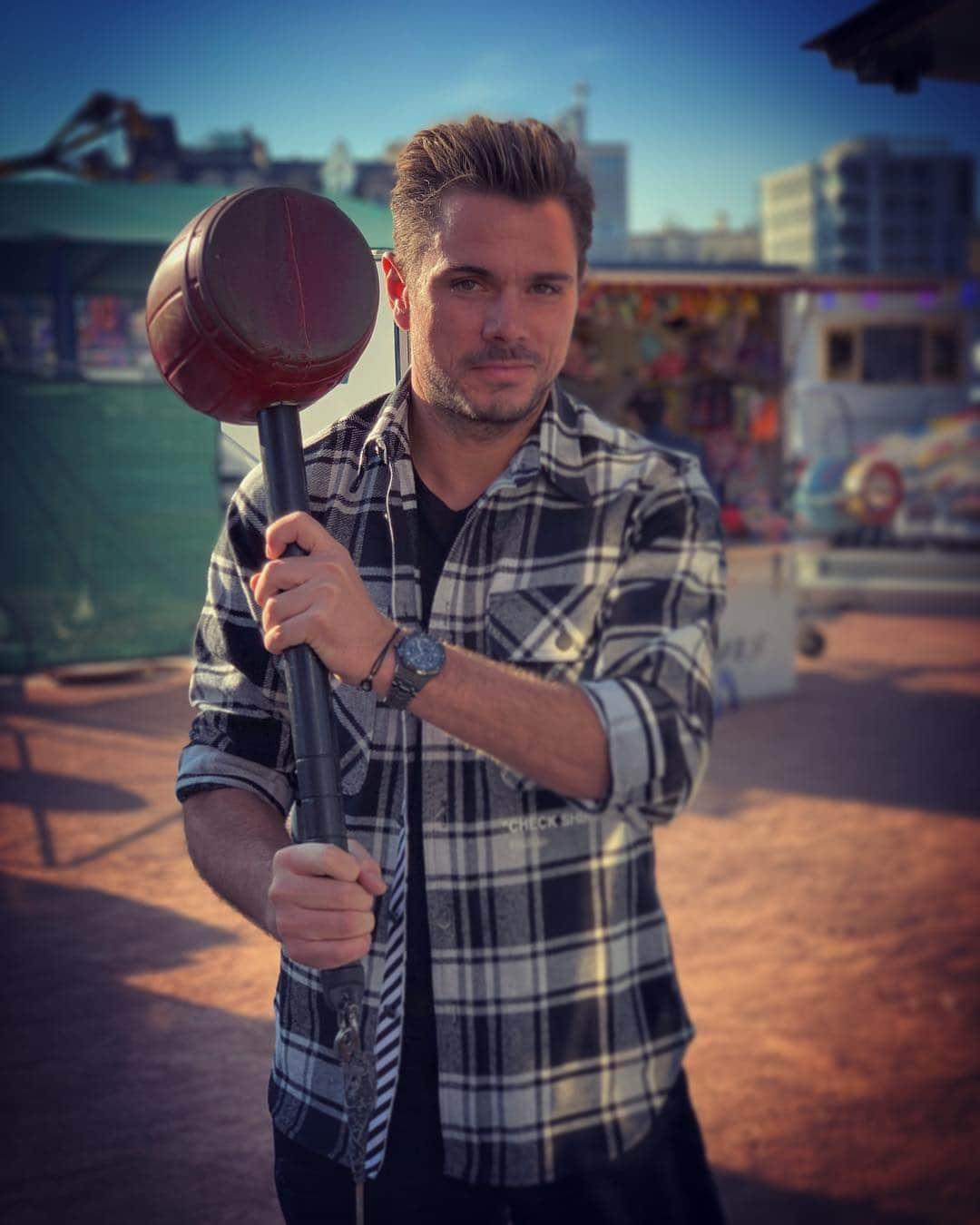 スタニスラス・ワウリンカさんのインスタグラム写真 - (スタニスラス・ワウリンカInstagram)「🔨」3月31日 4時48分 - stanwawrinka85