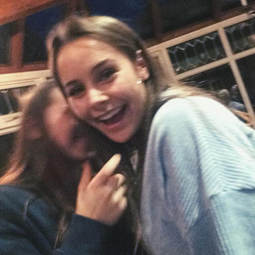 キャサリン・ライオンズのインスタグラム：「Just me and one of my besties @annalyonsx 💋💋💋」