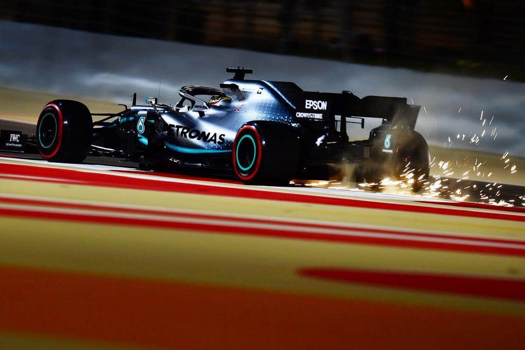 MERCEDES AMG PETRONASさんのインスタグラム写真 - (MERCEDES AMG PETRONASInstagram)「⚡️⚡️ Sparks are gonna fly tomorrow night! ⚡️⚡️ We’re all set for a super battle under the lights in Bahrain! • #MercedesAMGF1 #Mercedes #F1 #LH44 #PETRONASmotorsports #BahrainGP @lewishamilton」3月31日 5時13分 - mercedesamgf1