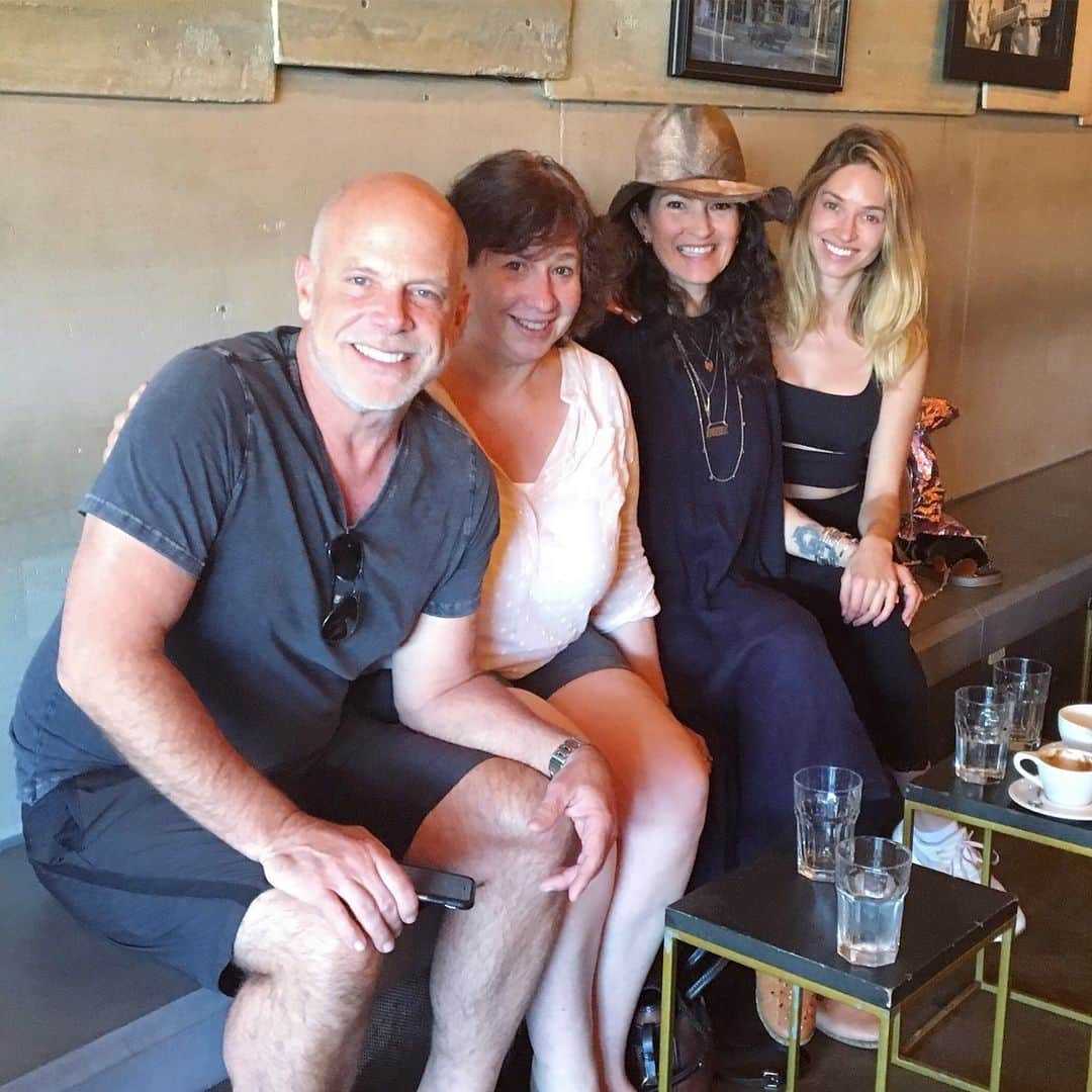 ブルック・バトラーのインスタグラム：「A 1st AD, ShowRunner, Costume Designer, and an Actress walk into a coffee shop... #bakerandthebeauty」