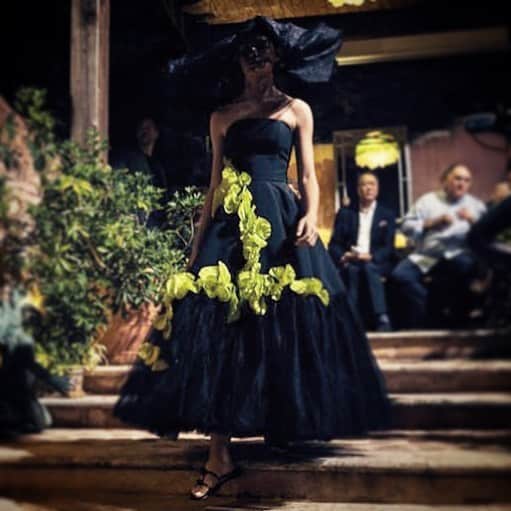のインスタグラム：「#NaomiCampbell presents @fashion4relief featuring #piersatkinson black sinamay #ultrabubble repost @alexnavarrodesigns “Thank you to @csiriano @renecaovilla @piersatkinson and @louboutinworld for helping @fashion4relief create such a magical evening @naomi  Stylist @robertbehar  Photo @cgregoryphoto  #naomi #fashion4relief #couture” @theresidencyexperience」
