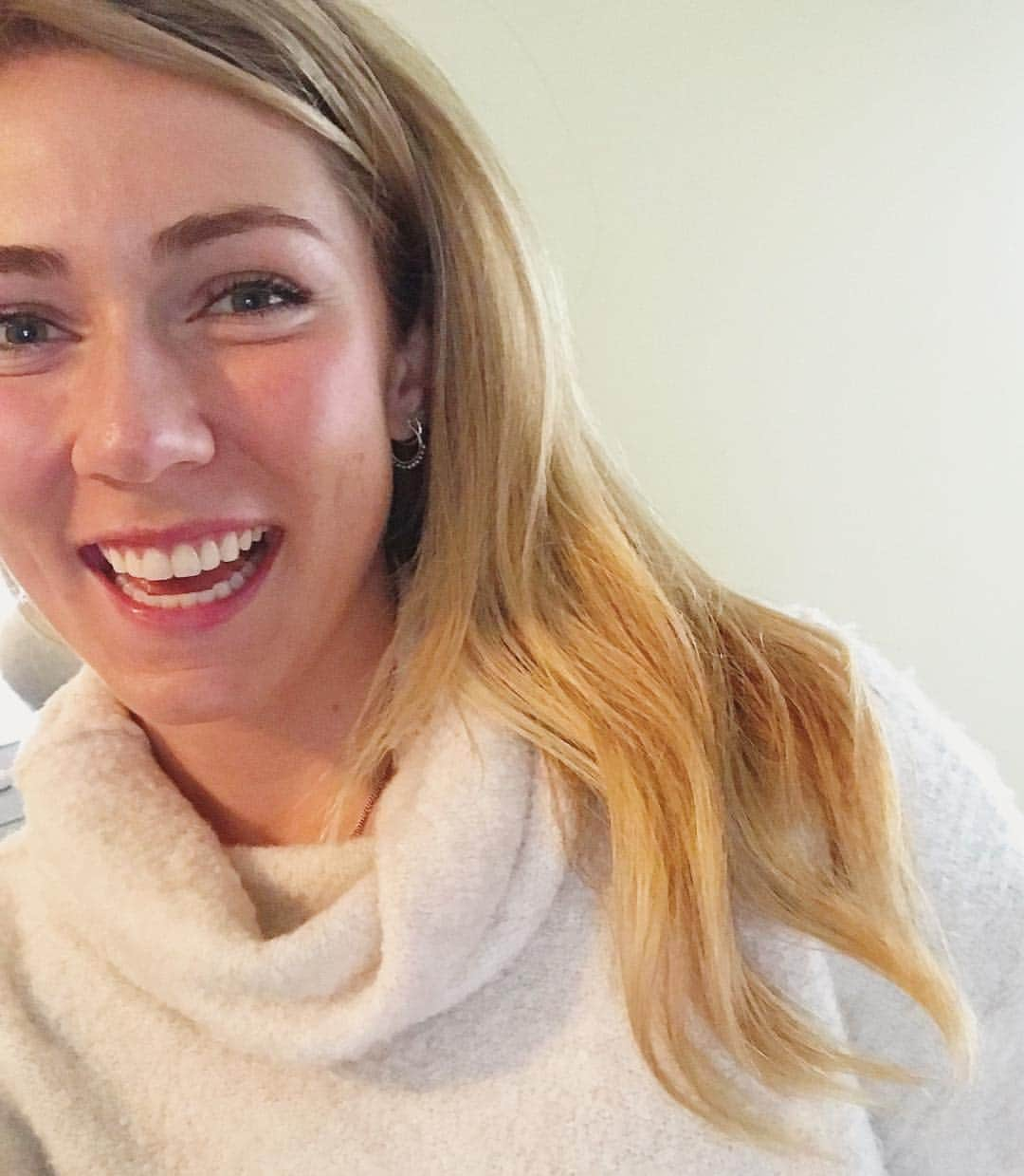 ミカエラ・シフリンさんのインスタグラム写真 - (ミカエラ・シフリンInstagram)「Smile... it’s good for ya😆」3月31日 5時54分 - mikaelashiffrin