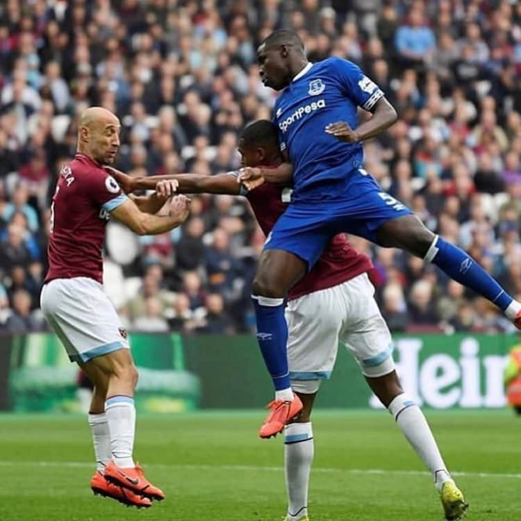 クル・ズマさんのインスタグラム写真 - (クル・ズマInstagram)「Good win ✅ Clean sheet ✅ 1 goal ✅🙌🏿😊 #lazoumance #HAPPY 🥰 @everton」3月31日 5時55分 - kurtzouma