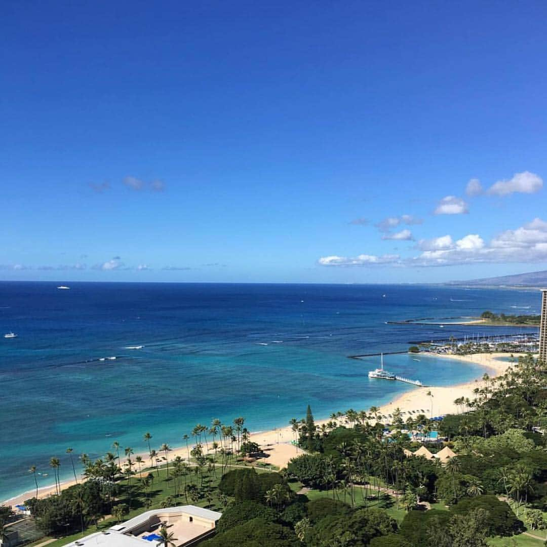 Trump Waikikiさんのインスタグラム写真 - (Trump WaikikiInstagram)「Greet the morning sun from your private lanai to peer out to views of the Hawaiian coastline. #trumpwaikiki #lessthantwominutewalktobeach  #fivestarhotelhonolulu #luxuryhotel#lethawaiihappen #visitoahu」3月31日 6時03分 - trumpwaikiki