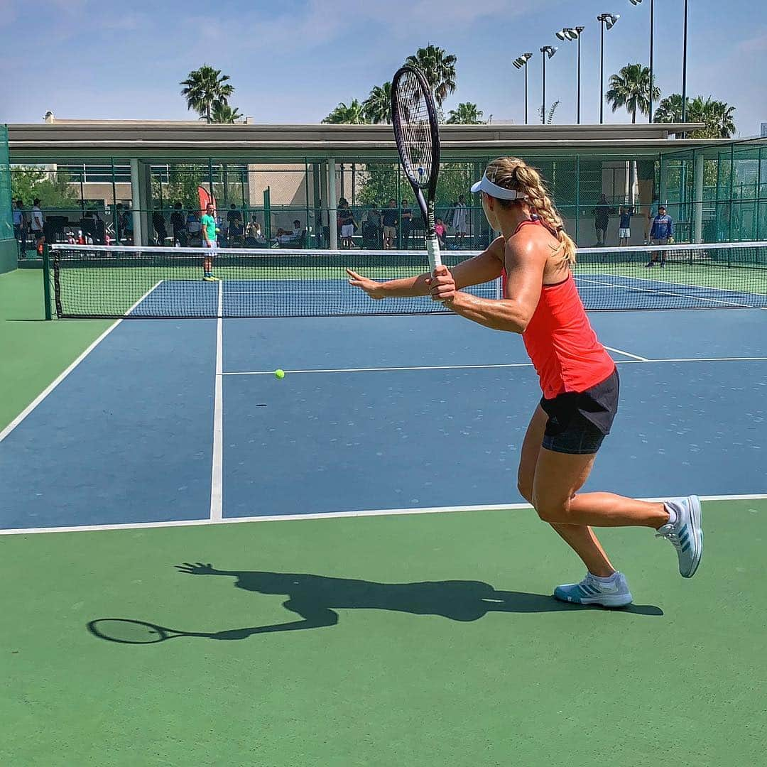 アンジェリーク・ケルバーさんのインスタグラム写真 - (アンジェリーク・ケルバーInstagram)「Hitting the practice court in Monterrey 🇲🇽 @TipsarevicJanko 😎」3月31日 6時04分 - angie.kerber