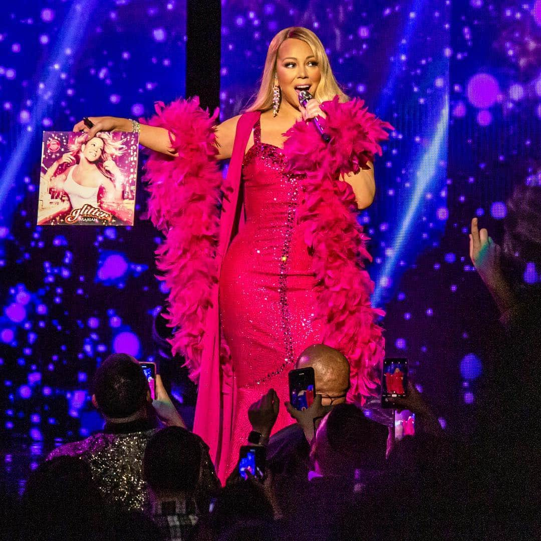 マライア・キャリーさんのインスタグラム写真 - (マライア・キャリーInstagram)「The #CautionWorldTour continues tonight at the @hardrockhcac 🦋 only a few more shows in the North American leg! #cautionworldtour #justiceforglitter 📸 Vlad Grach」3月31日 6時04分 - mariahcarey