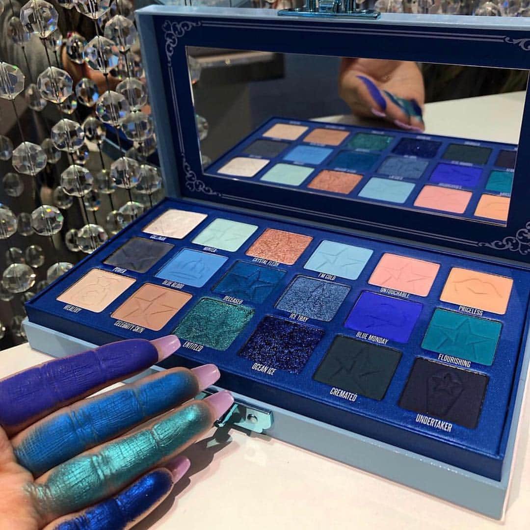 Jeffree Star Cosmeticsさんのインスタグラム写真 - (Jeffree Star CosmeticsInstagram)「OPEN UP 💦💦 We can’t believe our #bluebloodpalette sold out so fast!! This is by far the biggest launch to date 💥🔥 Blue Blood should be restocked in a month and our other palettes will be restocked in April!! 🌟🌟 These swatches by @makeupbydanielanyc are divine 👏🏻👏🏻 #jeffreestarcosmetics #bluebloodpalette」3月31日 11時32分 - jeffreestarcosmetics