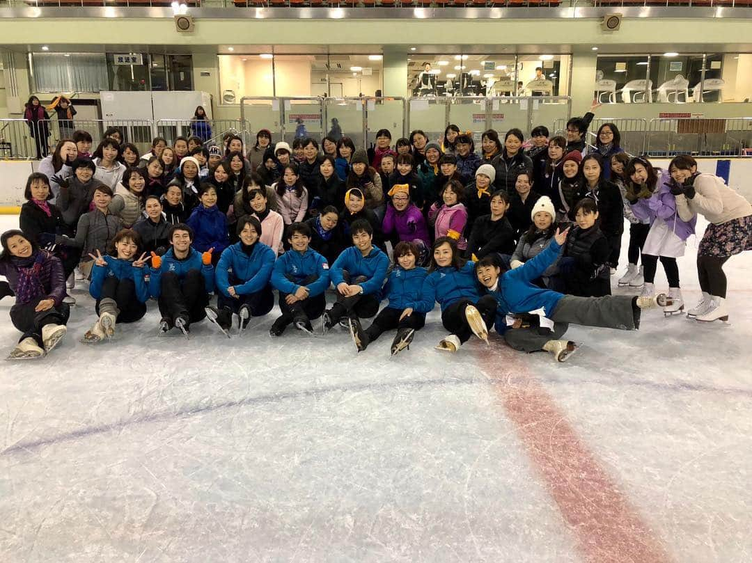 小塚崇彦さんのインスタグラム写真 - (小塚崇彦Instagram)「おはようございます！ 昨日は  @kozukaacademy #iceskatingrocks ということで🤟 #今期ラスト でした #改めて #楽しかったなぁと☺️ #先生⛸ #運営スタッフ #MC🎤 #救護班🚑 #全てスケーターOBOG #ということで、 #3年経って #だいぶ想いが形に #まだまだこれから #全国 に、そして #氷上競技 ❄️ #冬季競技 の普及へと⛄️ #スケーターの輪 を #少しずつ #広げていきましょう！ #フィギュアスケーターズ協会 #一社JFSA #jsports さんのおかげで #絵文字 使えるようになりました👅」3月31日 6時23分 - takakozuka