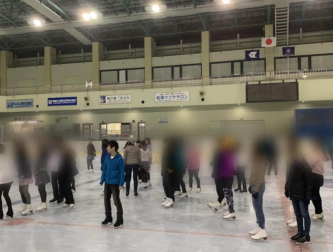 小塚崇彦さんのインスタグラム写真 - (小塚崇彦Instagram)「おはようございます！ 昨日は  @kozukaacademy #iceskatingrocks ということで🤟 #今期ラスト でした #改めて #楽しかったなぁと☺️ #先生⛸ #運営スタッフ #MC🎤 #救護班🚑 #全てスケーターOBOG #ということで、 #3年経って #だいぶ想いが形に #まだまだこれから #全国 に、そして #氷上競技 ❄️ #冬季競技 の普及へと⛄️ #スケーターの輪 を #少しずつ #広げていきましょう！ #フィギュアスケーターズ協会 #一社JFSA #jsports さんのおかげで #絵文字 使えるようになりました👅」3月31日 6時23分 - takakozuka