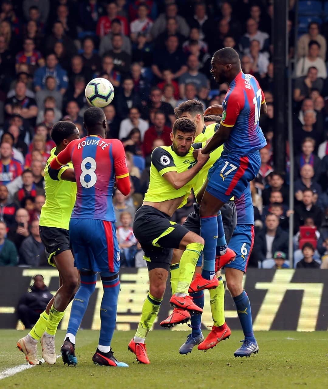 クリスティアン・ベンテケさんのインスタグラム写真 - (クリスティアン・ベンテケInstagram)「It’s never nice to see another team relegated. We did what we had to do to win the game with Selhurst behind us! #CPFC」3月31日 6時30分 - christianbenteke