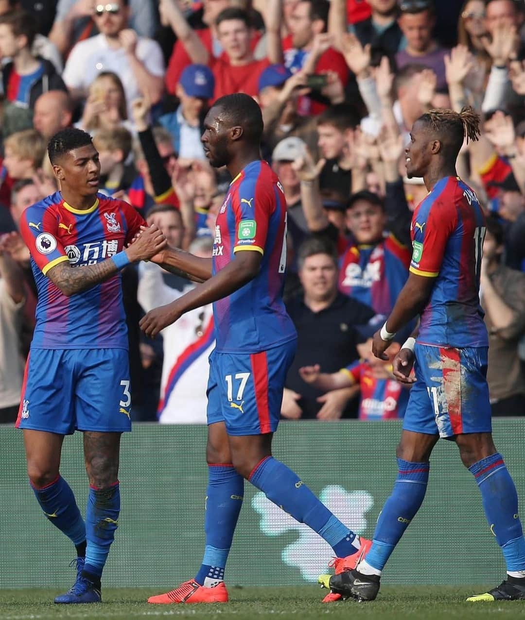 クリスティアン・ベンテケさんのインスタグラム写真 - (クリスティアン・ベンテケInstagram)「It’s never nice to see another team relegated. We did what we had to do to win the game with Selhurst behind us! #CPFC」3月31日 6時30分 - christianbenteke