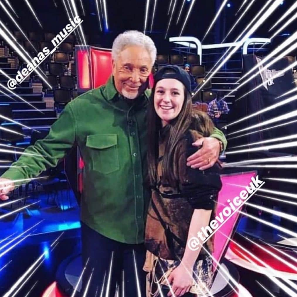 ジェイミー・キャラガーさんのインスタグラム写真 - (ジェイミー・キャラガーInstagram)「Yeerrrssss!!! @deanas_music final @thevoiceuk next week 🎤 (don’t forget our barbecue 😜)」3月31日 6時41分 - 23_carra