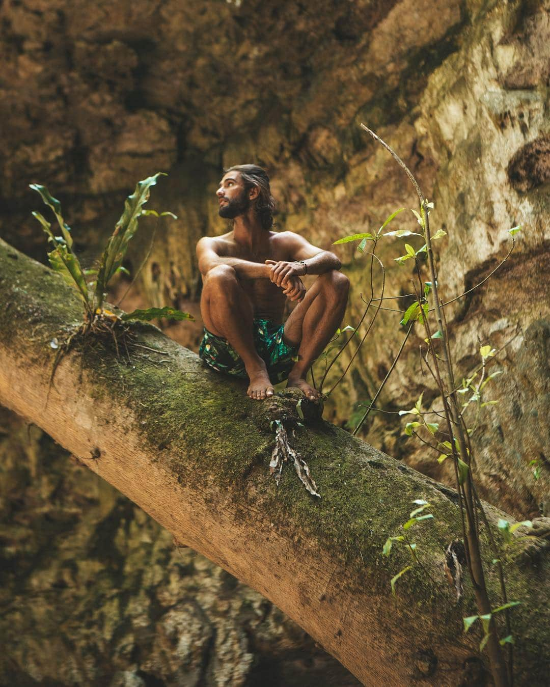 Ricardo Baldinさんのインスタグラム写真 - (Ricardo BaldinInstagram)「Avatar or Yucatán?  Saw on a documentary called Strange Rock, on Netflix, that the meteor that made extinct the dinosaurs hit the earth around Yucatán, and that created many of the Cenotes. 👀 #travel #yucatan #mogli #yoga」3月31日 6時50分 - rbaldin