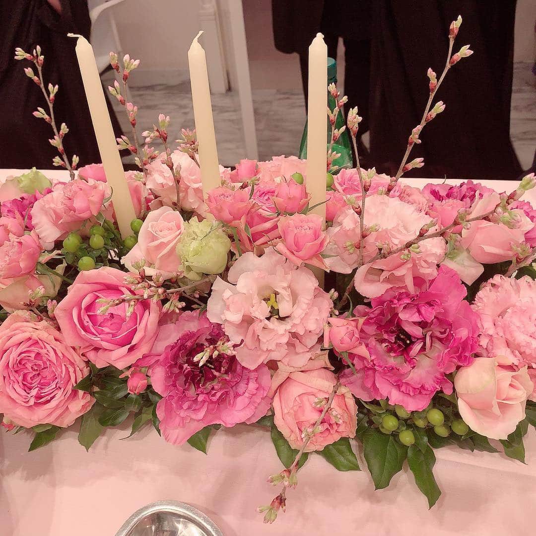和泉佳子さんのインスタグラム写真 - (和泉佳子Instagram)「神田うのちゃん @unokandaofficial のバースデーパーティーにお招きいただきました🎂🥂✨ . ドレスコードは『ピンク』💗 . ということで、お料理もお花もピンク💗ピンク💗ピンク💗 . うのちゃんのお人柄が表れた、たくさんの祝福の包まれた、華やかで素敵なバースデーパーティーでした💕 . ハッピーバースデー🎂うのちゃん💗 . . #和泉佳子 #25ans #ヴァンサンカン #エレブロガー #神田うの ちゃん #バースデーパーティー #ハッピーバースデー #ピンク」3月31日 6時43分 - yoshiko_izumi