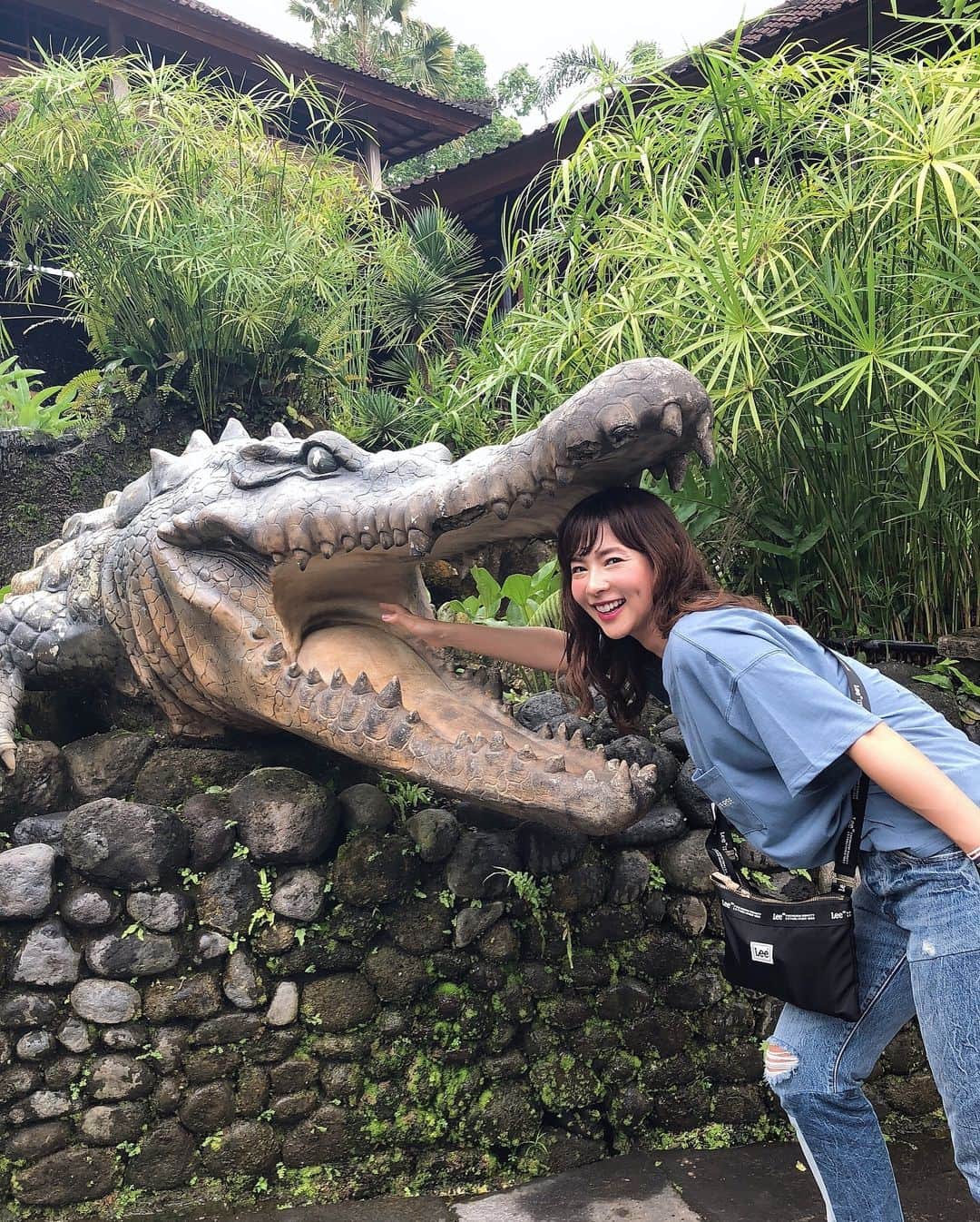 阪本智子さんのインスタグラム写真 - (阪本智子Instagram)「🦆♡ 🐘BALI ZOO🐅 たくさんの動物達と触れ合って 癒された〜(⌯˃̶᷄ ⁻̫ ˂̶᷄⌯)︎💕︎ みんな良い子で可愛かった☺️ でも最後は笑顔の後大変なことに..😂笑 ＊ 色々楽しめる#balizoo 本当におすすめ!!✨✨ 🦌🐓🐍🦃🐆🐖🐒🐊🦍 ＊ #bali #baliindonesia #balitrip #balitravel #genic_bali #zoo #elephant #bird #animal  #バリ #バリ島 #バリ島旅行 #海外旅行 #動物園 #またまた #ムツゴロウ #阪本智子」3月31日 6時48分 - tomoko_sakamoto423