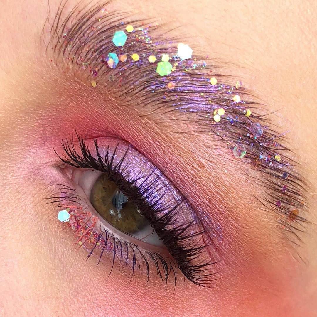 NYX Cosmeticsさんのインスタグラム写真 - (NYX CosmeticsInstagram)「Mesmerized by this glittery #EOTD by @abbey_victoriaaaa 💕✨ She gets the look using our Duo Chromatic Illuminating Powder in 'Crushed Bloom' & our Glitter Primer 😍 || #nyxcosmetics #nyxprofessionalmakeup #crueltyfreebeauty」3月31日 7時00分 - nyxcosmetics
