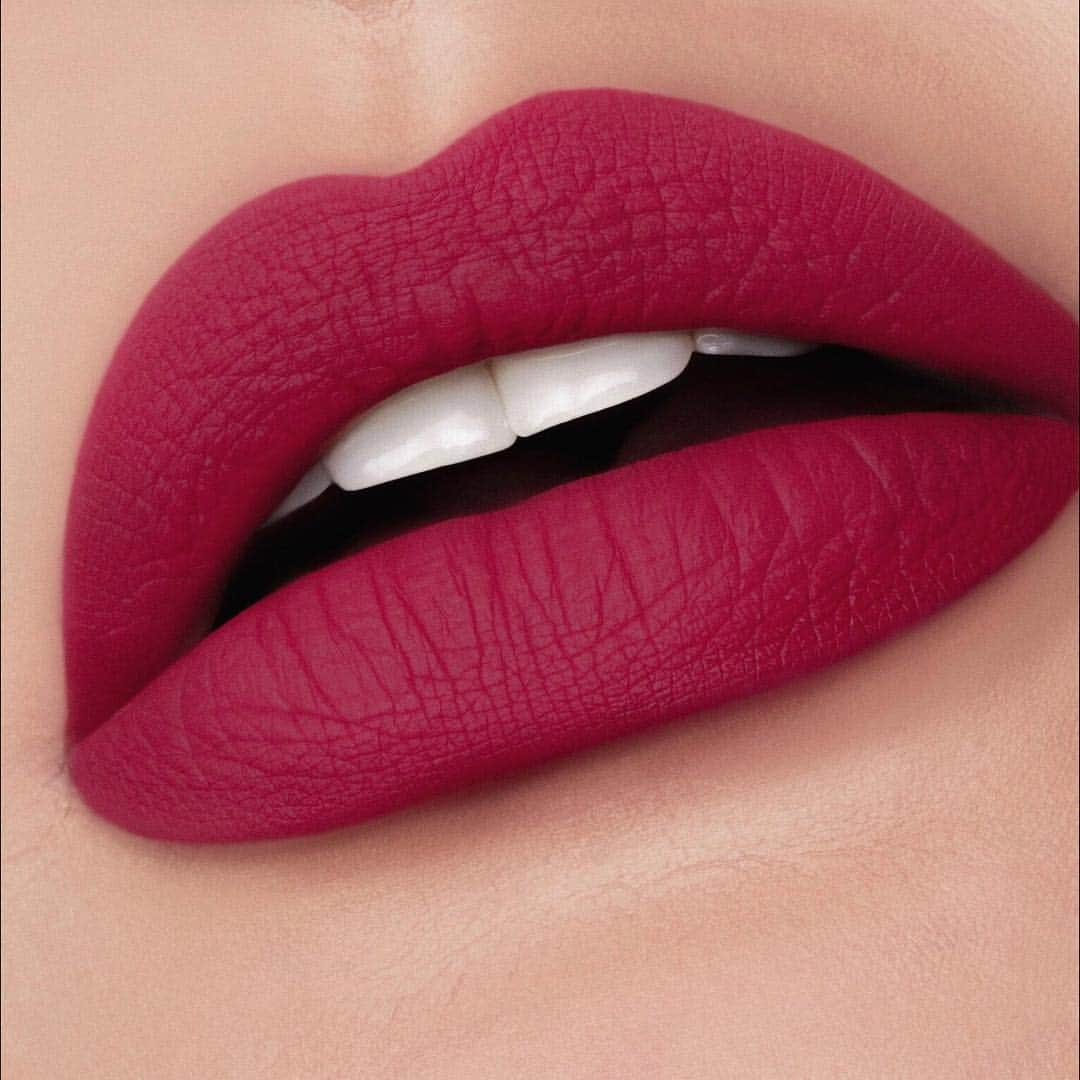 Kylie Cosmeticsさんのインスタグラム写真 - (Kylie CosmeticsInstagram)「EXTRAORDINARY matte #Lipkit on @rebellebeautyx 💋 Tap to shop!」3月31日 7時03分 - kyliecosmetics