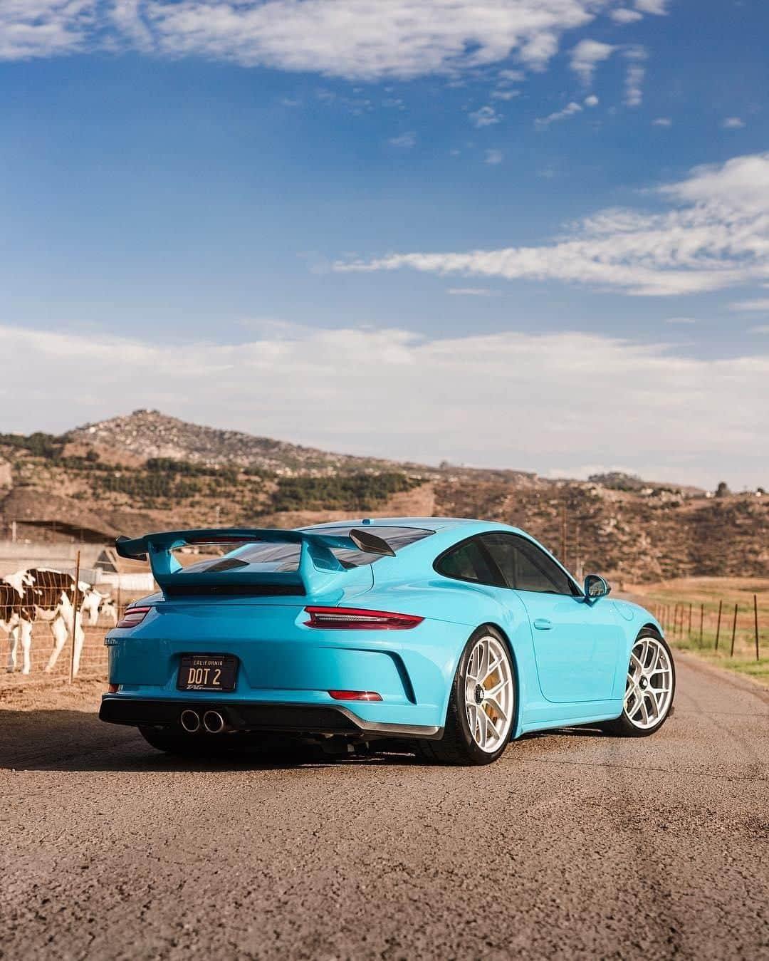 Porscheさんのインスタグラム写真 - (PorscheInstagram)「Heading out for milk. Back in 10 hours. #PorscheMoment #Porsche #911GT3 #TimelessMachine #GT3 #991 (📸: @sthompson) __ Combined fuel consumption in accordance with EU 6: 911 GT3: 12,9-12,7 l/100 km; CO2 emissions: 290-288 g/km」3月31日 7時26分 - porsche