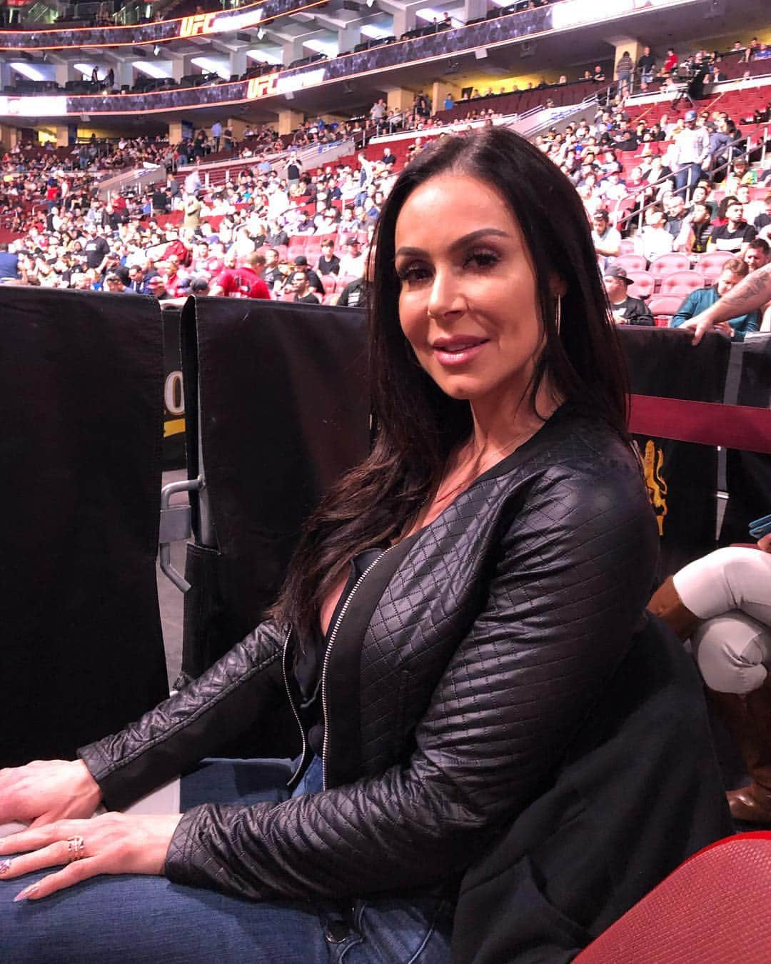 Kendra Lustさんのインスタグラム写真 - (Kendra LustInstagram)「#ufcphiladelphia #ufc 👊🏻 #ufcfightnight」3月31日 7時24分 - kendralust