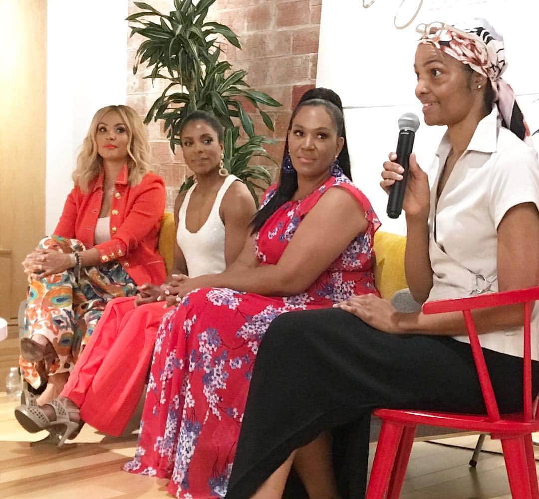 クラウディア・ジョーダンさんのインスタグラム写真 - (クラウディア・ジョーダンInstagram)「Great panel today for Self Care put together by our girl @deyadirect ! Loved it!」3月31日 7時30分 - claudiajordan