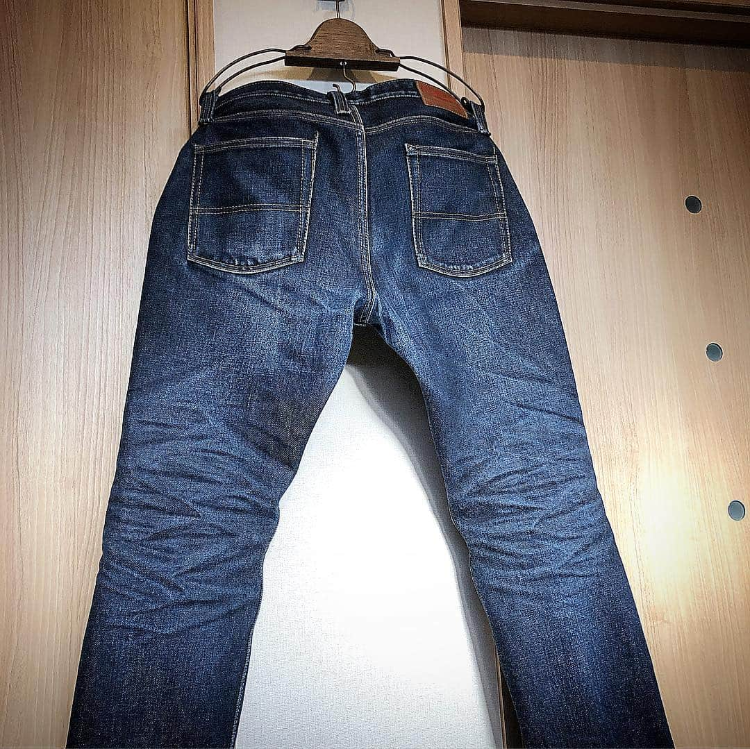 BIG JOHNさんのインスタグラム写真 - (BIG JOHNInstagram)「スタッフ👖onishi👖 23オンスジーンズ【M106G】穿き込みレポート53回目👖 リジット36日👖 1st湯洗い後41日👖 2nd湯洗い後42日👖 3rd湯洗い後42日👖 4th湯洗い後41日👖 5th湯洗い後41日👖 6th湯洗い後37日👖 計280日着用👖 児島ジーンズストリート、ビッグジョン児島本店、大阪市南船場、ビッグジョン大阪店、祐天寺駅 西口2、ビッグジョン東京店、BIGJOHN ONLINE SHOPで好評発売中👖 @bigjohnshop @bigjohntokyo @bigjohnosaka #bigjohn #bigjohnjeans #jeans #denim #japan #okayama #kurashiki #kojima #kojima-jeans-street #jeans-street #coordinate #outfit #mystyle #denimcode #nanocolloid #tough #toughjeans #selvedgejeans #selvedge #tax-free #tax-free shop #denim-street #kurashiki-denim-street #setouchi #瀬戸内 #ootd」3月31日 7時42分 - bigjohnjeans