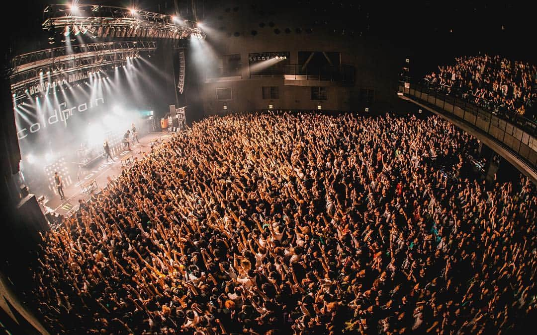 清水亮さんのインスタグラム写真 - (清水亮Instagram)「BLARE DOWN BARRIERS 2019 Zepp Osaka Bayside with @CrossfaithJapan & @The__BONEZ  ヤバ過ぎた、優勝。 当たり前にヤバい夜だった、大阪の過去最高を更新したと思う。 ありがとな!!! Awesome night!! Big thanks to our family!!🙏 Photos by @yamada_mphoto」3月31日 7時41分 - coldrain_rxyxo_bass