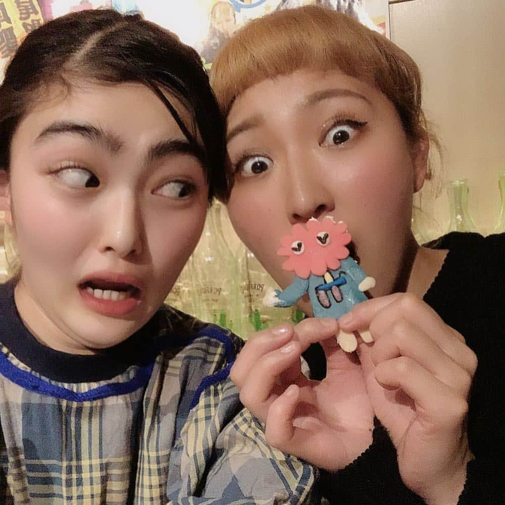 丸山桂里奈さんのインスタグラム写真 - (丸山桂里奈Instagram)「つづき〜 昨日のお誕生日会で、なにわともあれ🎂が半端なくすごく、、、😍👌🥂🎂⤴︎ 西尾さんと私のイラスト➕カリンコチャンもいました☁️可愛かったなぁ、カリンコチャン❤️☁️なかなか自分で描く以外は見たことないけど、完成度が高くて立体的にしてもカリンコチャンでした😍😃🤭😊☁️ みなさんのココロイキに感謝です🎉😍💡🍾🐖 #ホリプロ #西尾さん #本日が本当のお誕生日 #おめでとうございます #平成が最後の日 #平成が最後の男子 #新元号はなんだろ #ドキドキワクワク #私は安心か安全だと思う #そうしてほしい #もしくわ安産 #咲楽ちゃん久々 #妹のよう #癒し #猫みたい #ただ二重アゴ半端ない #笑 #そして #カリンコチャンケーキが #カリンコチャンのシルエットが #可愛過ぎる #みんなにカリンコチャンを知ってほしい #コツコツ積み重ねていきます #みなさまカリンコチャンをよろしくお願いします #いつもみんなの見守り隊 #なんとかなるさ精神 #いい意味で #インスタバエ」3月31日 7時42分 - karinamaruyama