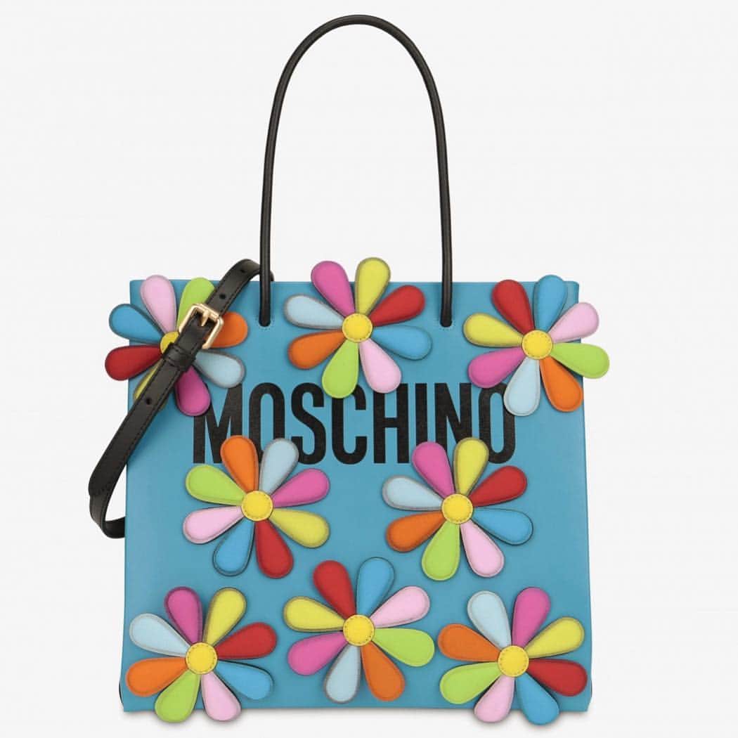 Moschinoさんのインスタグラム写真 - (MoschinoInstagram)「Moschino Milano spring bags 🌸🌼🌺 on moschino.com and Moschino Shops #moschino @itsjeremyscott」3月31日 7時51分 - moschino