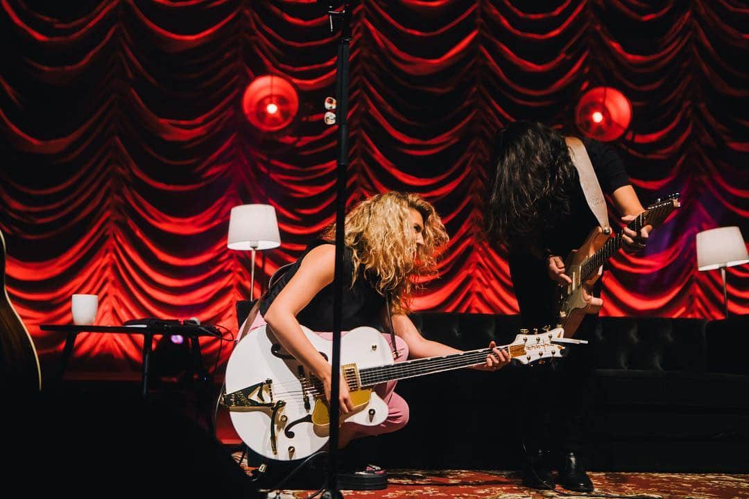 トーライ・ケリーさんのインスタグラム写真 - (トーライ・ケリーInstagram)「columbus ohiooooo your energy was insane🤯  TORONTO SEE YALL TOMORROW!!🇨🇦」3月31日 7時50分 - torikelly