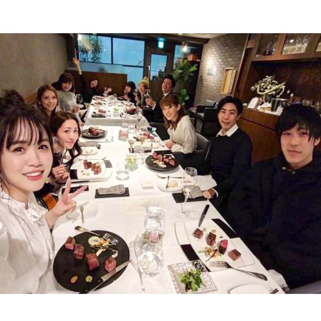 大見さなえさんのインスタグラム写真 - (大見さなえInstagram)「のざき牛ステーキ食べ比べ❣️ 肉の日会☺️🍖続き 中目黒『steak dining vitis』 ・ 特に黒毛和牛タン元厚切り炉端焼きの 歯切れと柔らかさが忘れられない🤤💓 ・ 他にもキャビアたっぷりの和牛のタルタルや 蛤のスープがでてきて、蛤をたべると 明石焼きランプ漬けのお茶漬け風に変わる楽しさも😍 ・ 最後の一口カレーは大盛りにしてくださった☺️🍛嬉しい！ ・ モテクリエイターのゆうこすさん、 久しぶりにお会いできた銀座の愛美ママや 皆さんグルメな方で素敵な空間でした☺️✨ ご協賛 google様  ケーキ ルワンジュ東京様✨ ありがとうございました(*^^*) ・ #pixelで撮影 #teampixel #お肉 #肉 #meat #teampixel #肉の日 #肉会 #29の日 #お肉女子 #めぐログ_中目黒 #beef #肉テロ #steakdining vitis」3月31日 7時50分 - tabe_megumi