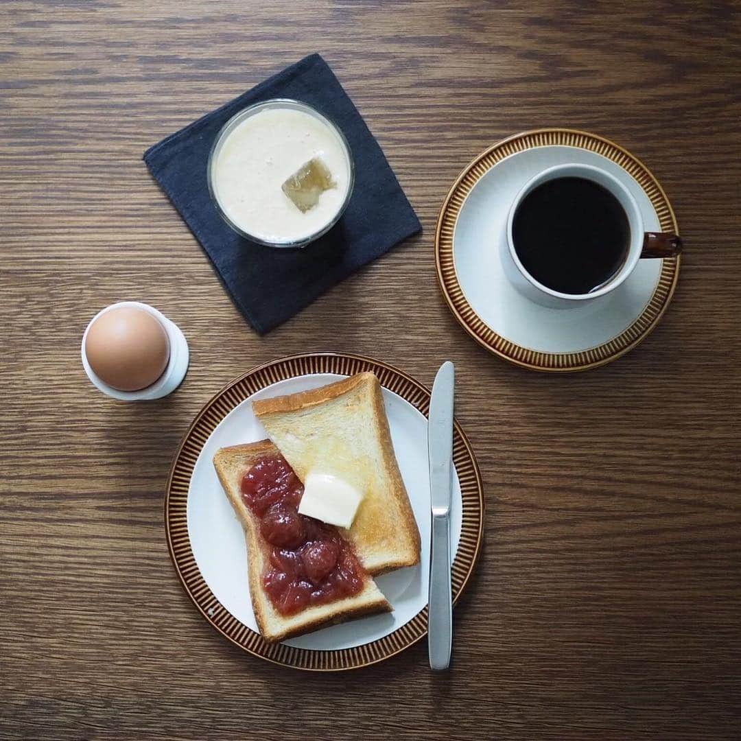 ELMERS GREENさんのインスタグラム写真 - (ELMERS GREENInstagram)「淀屋橋店  期間限定モーニング「朝の喫茶室」 今年は春と夏、開催予定です。古き良き建築の並ぶ淀屋橋の朝。落ち着いた空間でゆったりとお過ごしください。 ４月の金・土・日曜日のみ ８時〜１１時 （ラストオーダー１０時半） 通常営業は１１時からとなります。 初日は４月５日（金）です。お楽しみに！」3月31日 7時56分 - elmersgreen