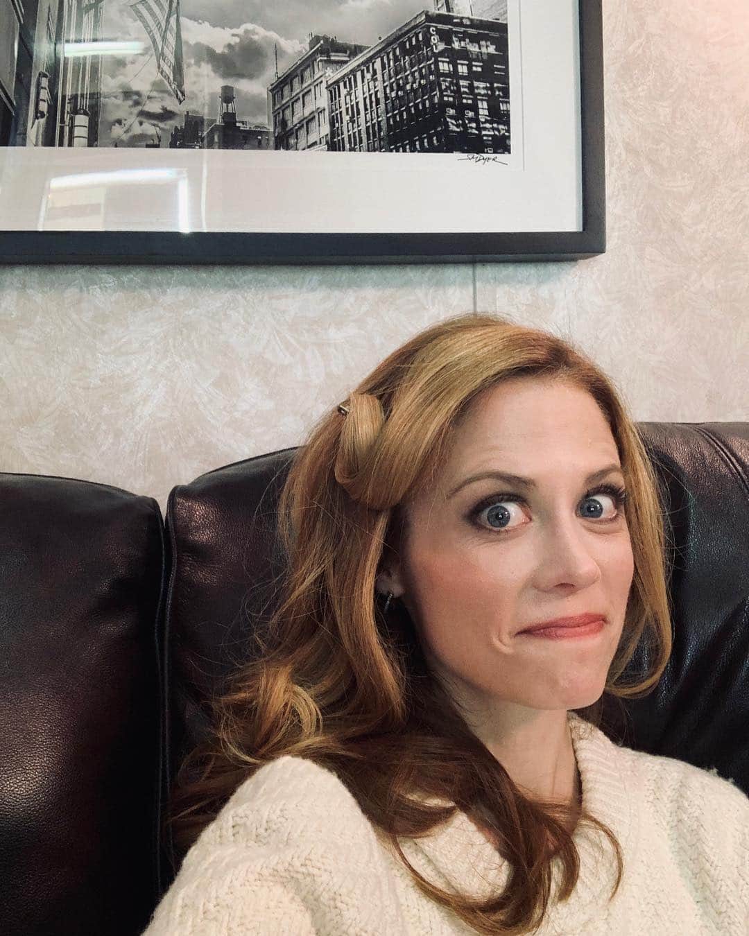 クレア・コフィーのインスタグラム：「Crashing the set of #Lincoln for the night... Sorry, @russellhornssby, I’m stealing all your trail mix! (xoxox)」