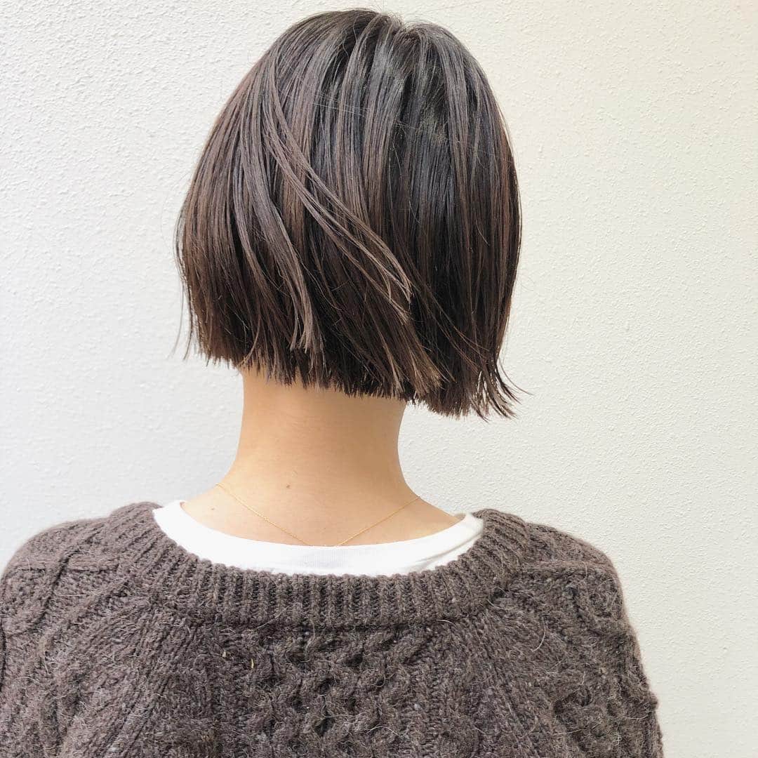 福元雄一郎さんのインスタグラム写真 - (福元雄一郎Instagram)「. ミニボブな気分🌸 ショートから伸ばしてボブに⤴︎ ———————————————————————— ◇自分に似合うボブを見つけてほしい。 ◇フィットするボブにしたい。 ◇髪質も骨格もカバーしてほしい。 そんな方は福元まで🙆🏻‍♂️ ———————————————————————— 髪質、骨格を見極めて、 一人一人にあわせた オーダーメイドカットお任せください✂︎ ———————————————————————— #イロンナカタチ  #ショートは福元まで ◇ご予約はDMでも承っております🙆‍♂️ . . . #switchhairFUKUOKA #switch  #switchhair  #福岡美容室  #大名美容室  #天神美容室 #ショートヘア #ボブ #福岡ショート #福岡ショートヘア #ボブヘアー #ボブヘア #ミニボブ」3月31日 8時05分 - yuichiro0522